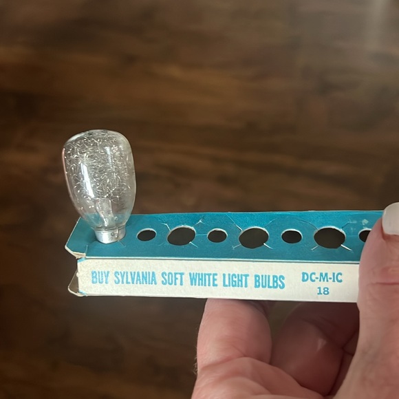 Polaroid 210 Automatic Land Camera - Picture 7 of 8